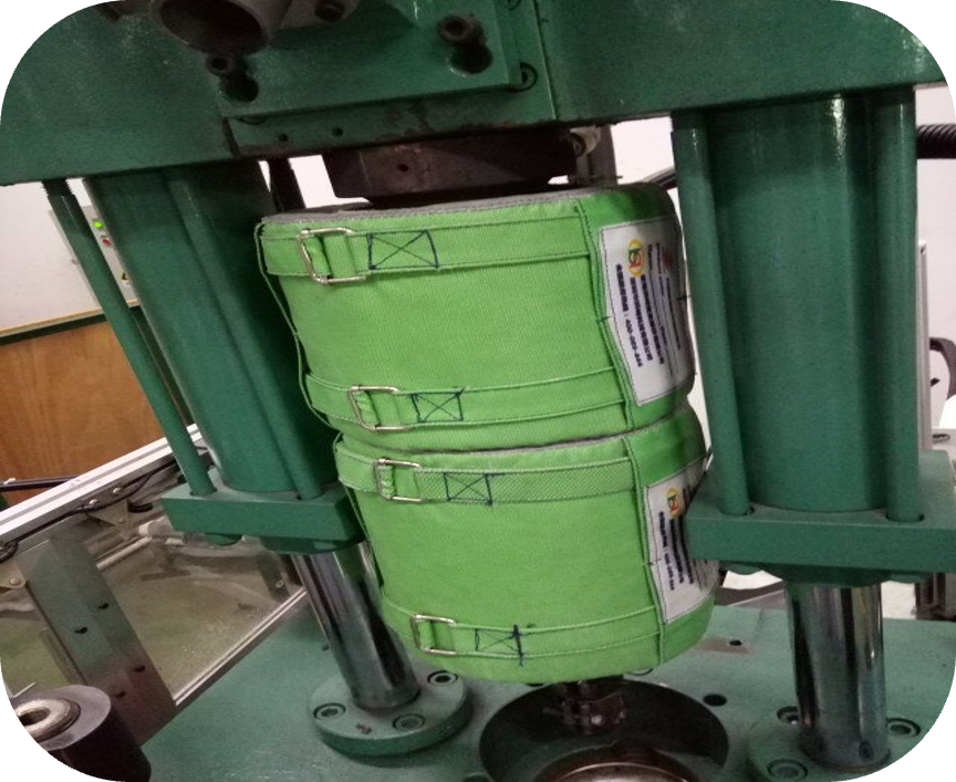 Detachable soft energy-saving insulation cover for injection molding machines
