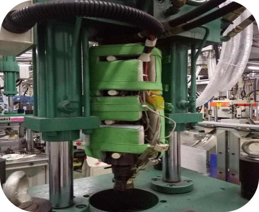 Detachable soft energy-saving insulation cover for injection molding machines