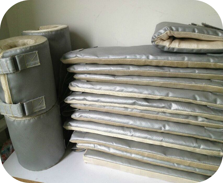 Detachable soft energy-saving insulation cover for injection molding machines
